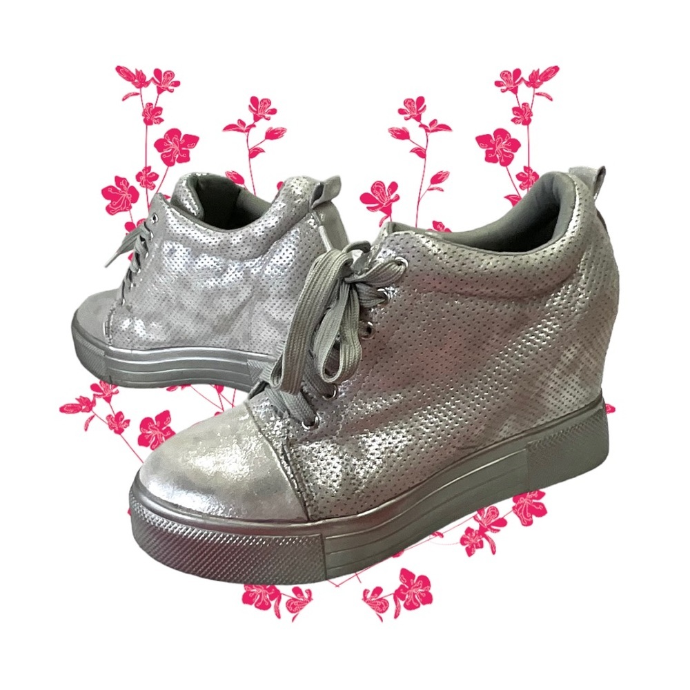 Forever Iridescent Silver Clunky Platform Ankle Boots Shoes Women 7.5